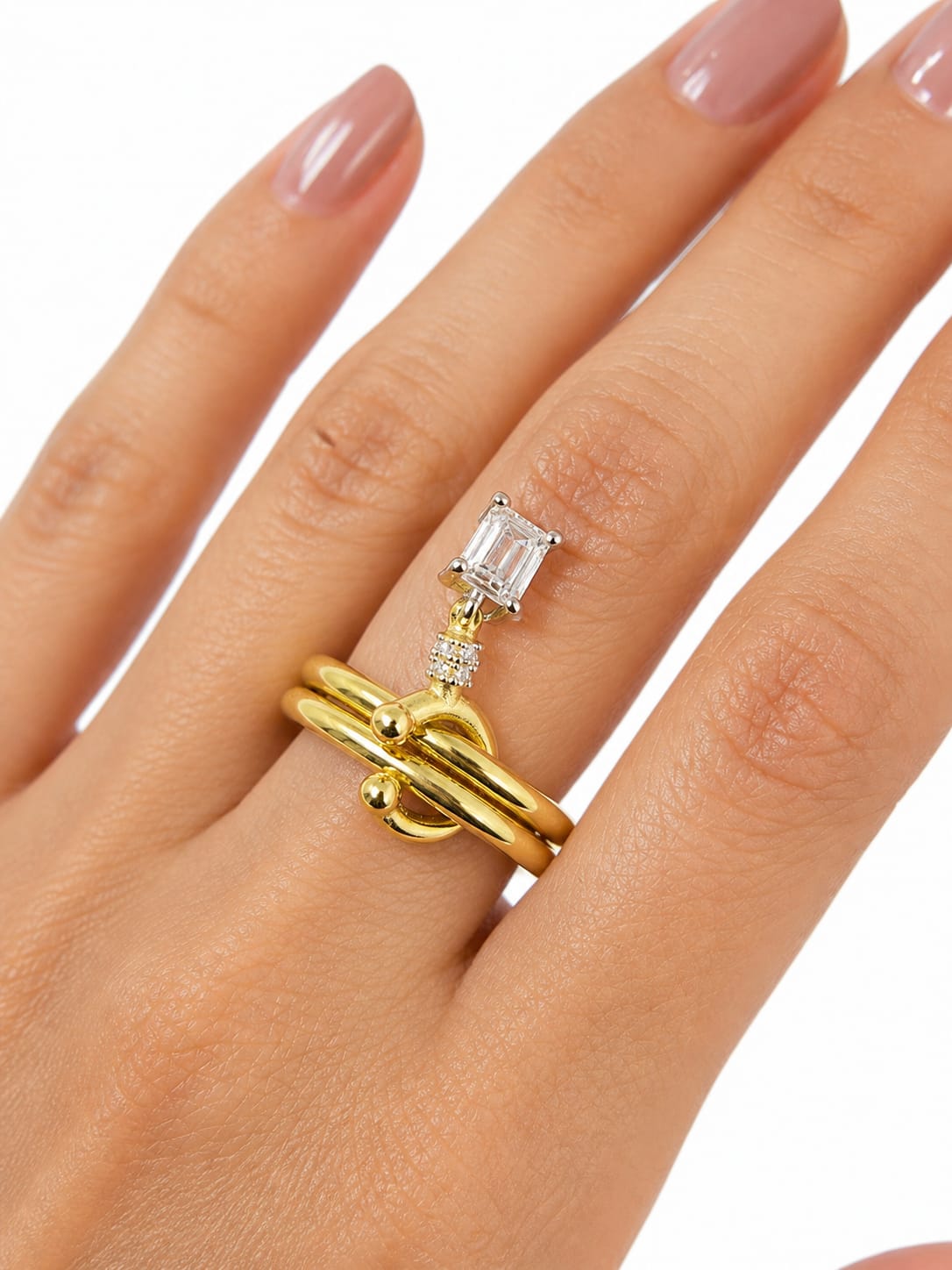 Anillo Doble Dorado con Dije Cuadrado